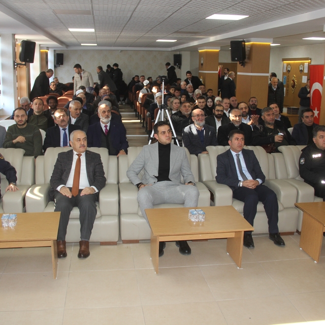 Ezanı güzel okumak için yarıştılar