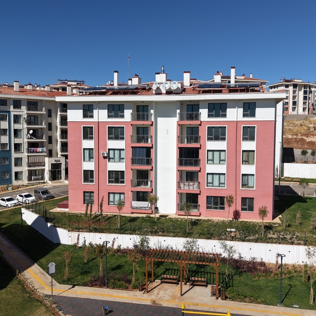 Evlerine geçen Adıyamanlı depremzedeler: "Bakan Murat Kurum, her zaman yanı...