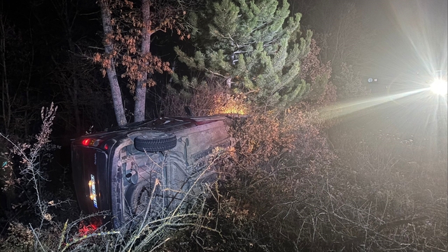 Şarampole uçan araçta bulunan 2 kişi yaralandı