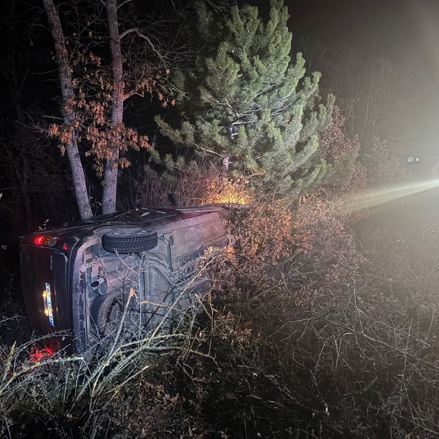 Şarampole uçan araçta bulunan 2 kişi yaralandı