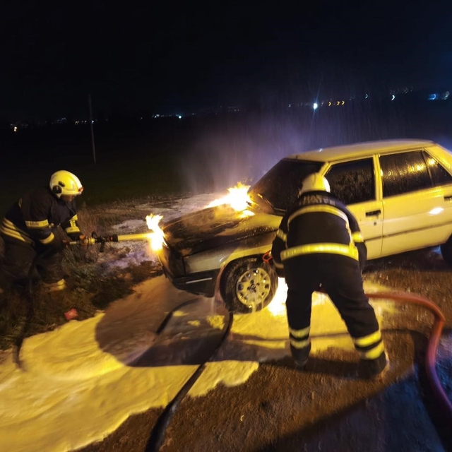 Antakya'da otomobil yangını