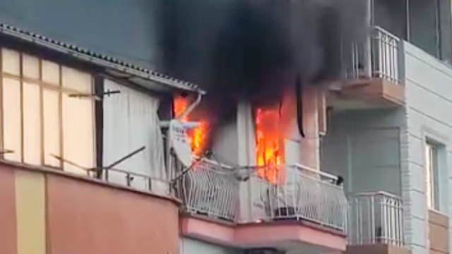 Manisa'da ev yangını: 6 kedi telef oldu