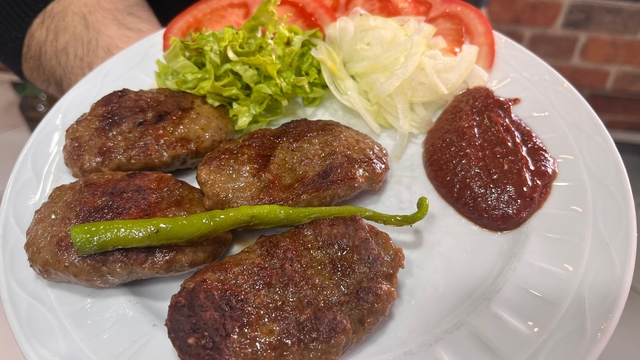 Hayrabolu'dan Avrupa sofralarına uzanan lezzet: 43 yıllık tescilli Çerkezmüsellim pabuç köftesi