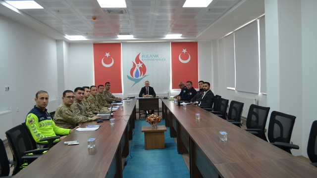 Bulanık'ta Güvenlik ve Asayiş Toplantısı yapıldı