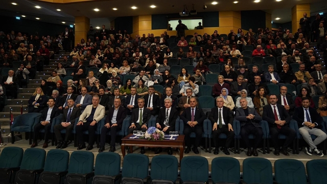 Sakarya Üniversitesi "Araştırma Üniversitesi" statüsünü törenle kutladı