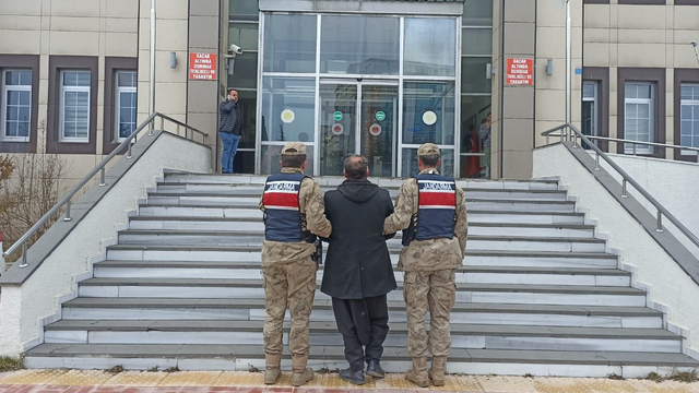 Bitlis'te 2 kaçak göçmen yakalandı, organizatör tutuklandı