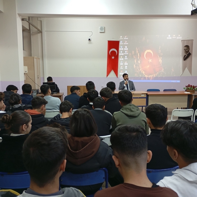 Karakoçan'da öğrencilere konferans