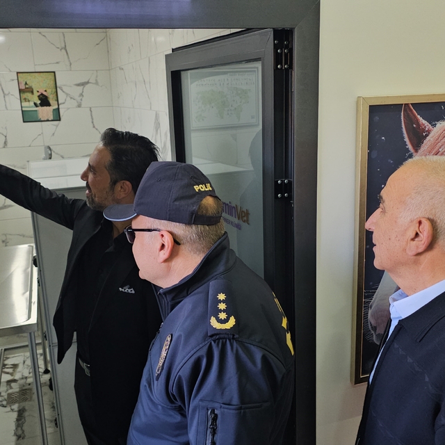 Kaymakam Kan ve Başkan Tetik, Veteriner Kliniği açılışına katıldı