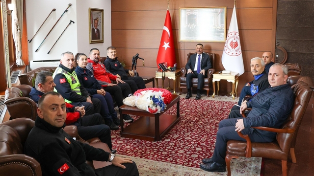 Vali Hacıbektaşoğlu, AFAD'ın 16. kuruluş yıl dönümünde kurum temsilcilerini kabul etti