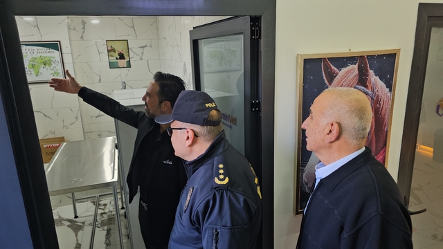 Kaymakam Kan ve Başkan Tetik, Veteriner Kliniği açılışına katıldı