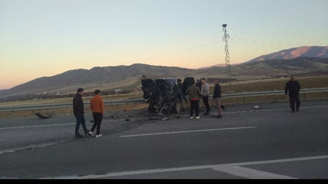 Malatya'da otomobille minibüsün çarpıştığı kazada 2 kişi yaralandı