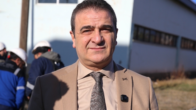 Erzurum'da elektrik işçileri ahşap direklerde aldıkları eğitimlerle zorlu kış şartlarına hazırlanıyor