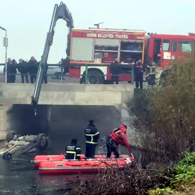 Sisli havada otomobil dereye uçtu; 18 yaşındaki İsa öldü