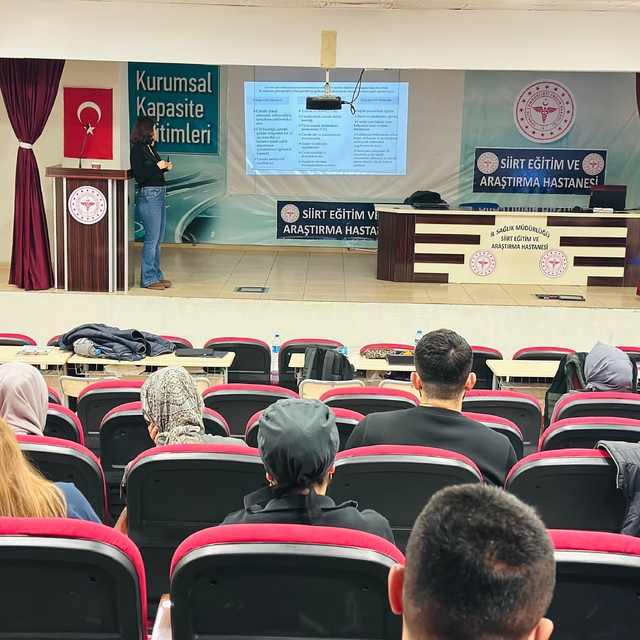 Siirt'te enfeksiyon kontrol önlemleri eğitimi düzenlendi