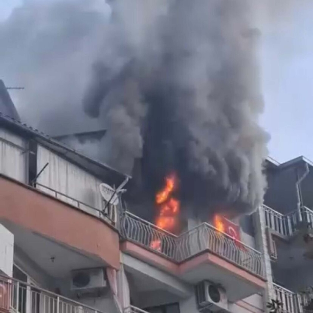 Manisa'da evde yangın; 3 kişi dumandan etkilendi, 6 kedi öldü