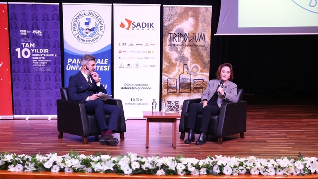 11. Girişimcilik ve Liderlik Programı iş dünyasının profesyonellerini gençlerle buluşturdu