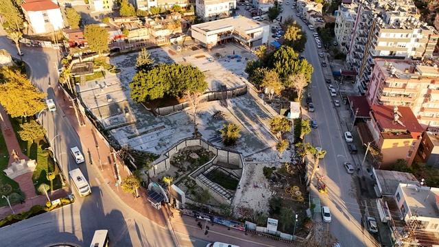 Tarsus'ta Kent Meydanı Projesi açılış için gün sayıyor