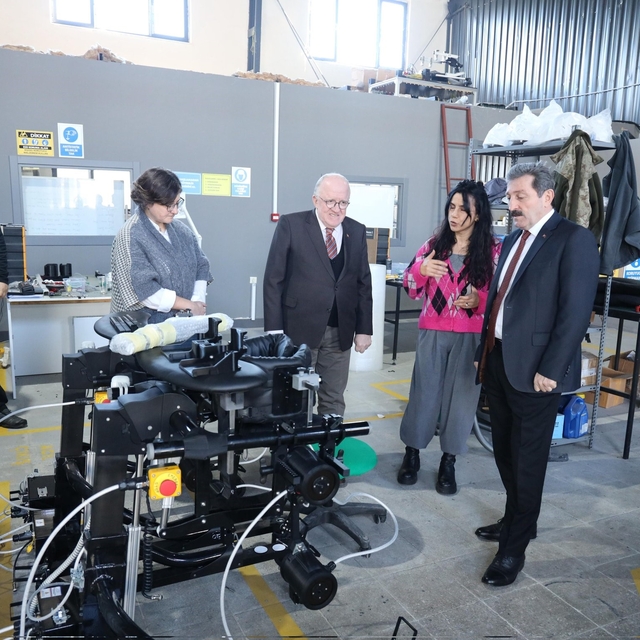 Türk mühendislerden çocuklar için mobil yürüme robotu