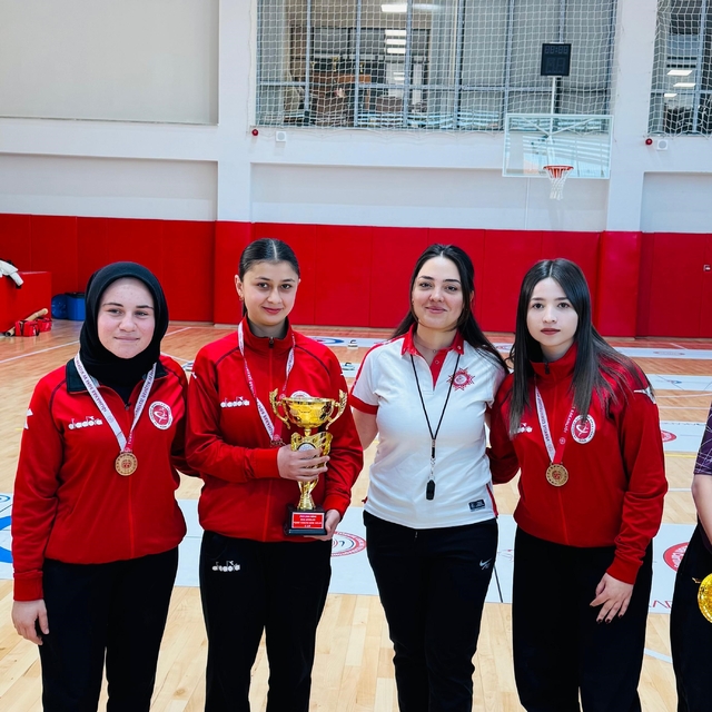Niğde'de Okul Sporları Floor Curling Müsabakaları tamamlandı