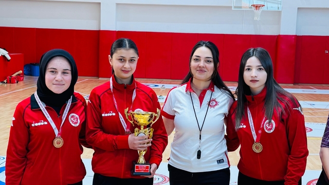 Niğde'de Okul Sporları Floor Curling Müsabakaları tamamlandı