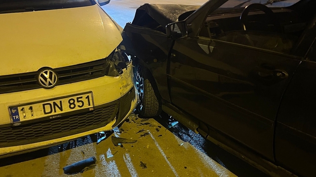 Bilecik'te drift atarken kaza yapan oto hırsızlığı şüphelisi yakalandı