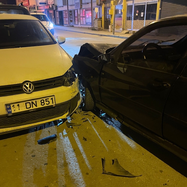 Bilecik'te drift atarken kaza yapan oto hırsızlığı şüphelisi yakalandı