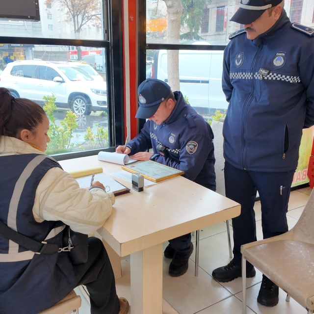 Büyükşehir zabıtası, şehrin huzuru ve düzeni için denetimlerine devam ediyo...