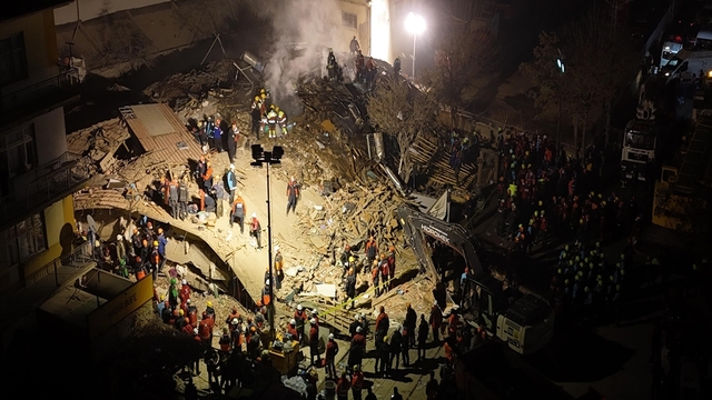 Konya'da çöken binaya ilişkin bilirkişi raporu: Duvarlar ince olduğu için yıkılmış olma olasılığı yüksek