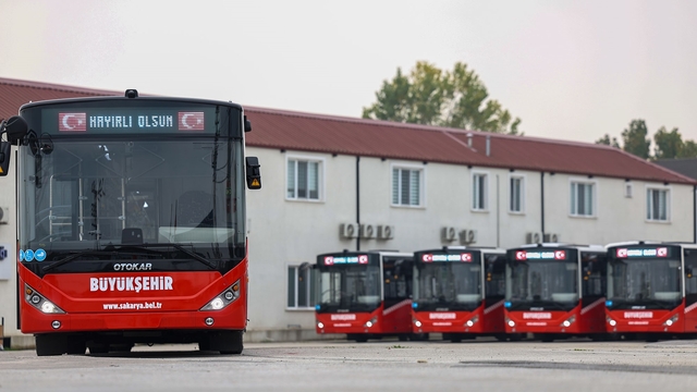 Sakarya'da toplu ulaşım filosuna 5 yeni metrobüs daha eklendi
