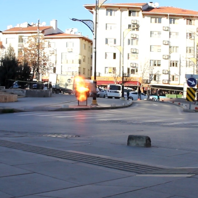 Fünyeyle patlatılan poşetten ayakkabı kutusu çıktı