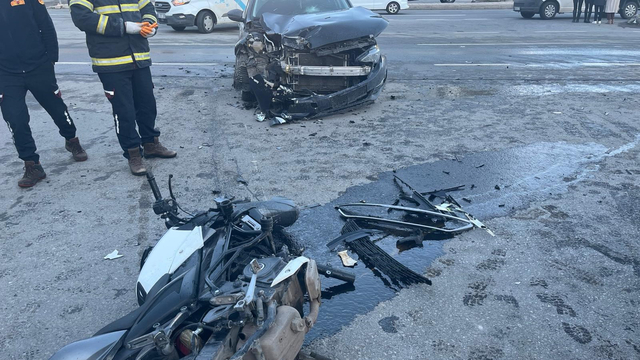 Bitlis'te otomobil ile çarpışan motosikletin sürücüsü yaralandı