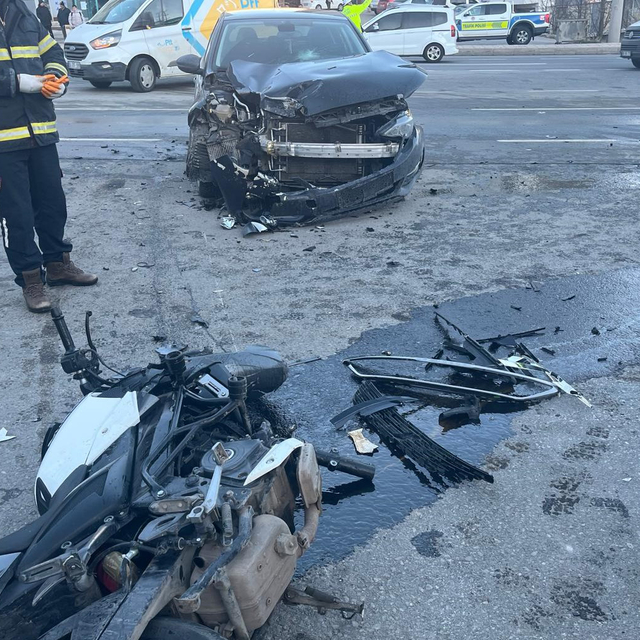 Bitlis'te otomobil ile çarpışan motosikletin sürücüsü yaralandı