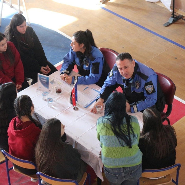 Germencik'te liseli gençler polisliği tanıdı