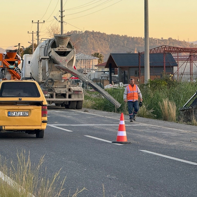 Görünmez kaza işçiyi hastanelik etti
Beton mikserinin apartı işçiye çarptı