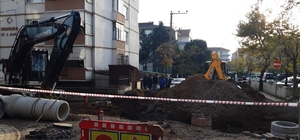 Kocaeli'de altyapı çalışması sırasında doğalgaz borusu patladı