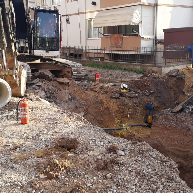 Altyapı çalışmasında doğalgaz hattında sızıntı: 3 sokak ve bir cadde üzerin...