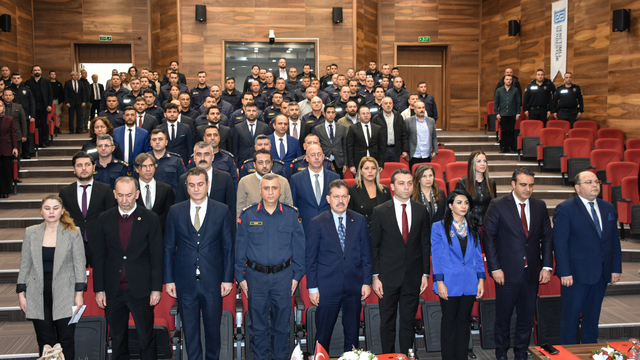 İzmir'de uyuşturucuyla mücadelede kapsamlı yol haritası panelde anlatıldı