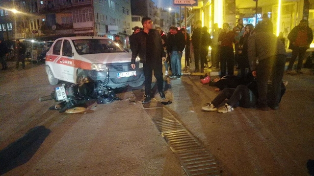 Isparta'da otomobille motosiklet çarpıştı: 2 yaralı