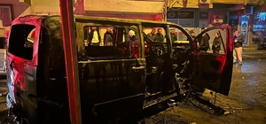 Yalova'da minibüs park edildiği sırada alevlere teslim oldu