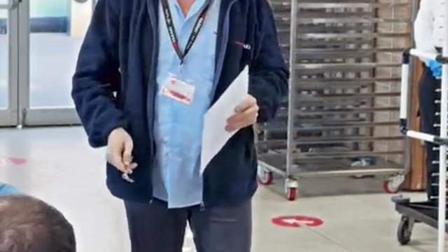 Mudanya yazaki işçilerinden MESS'in düşük zam teklifine çatal-kaşıklı protesto