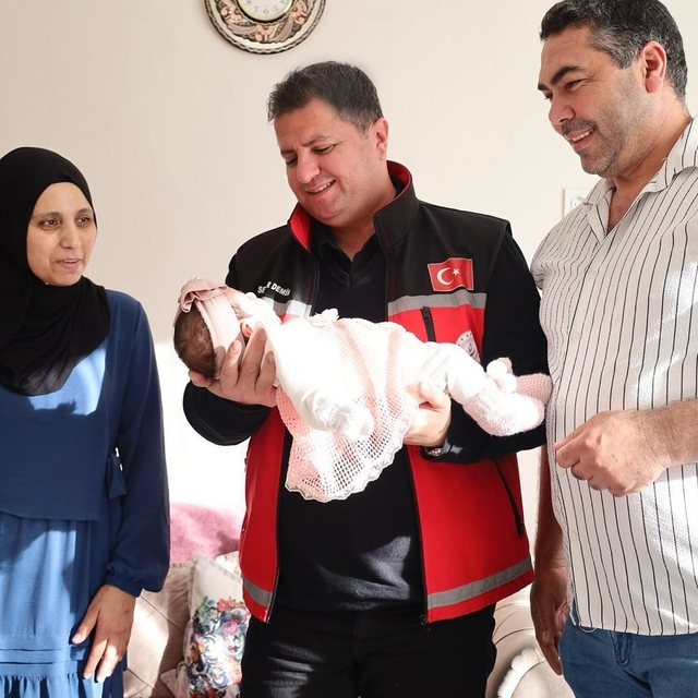 Sevinç ailesi bir kız çocuğuna daha koruyucu aile oldu