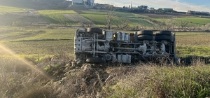 Kamyonun metrelerce sürüklendiği kazadan emniyet kemeri sayesinde yara almadan kurtuldu