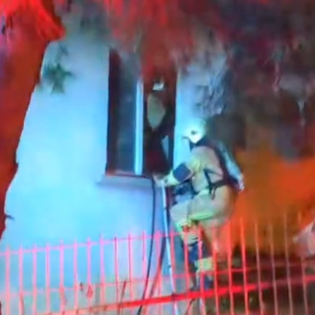 Apartman dairesinde çıkan yangında 1 kişi yaralandı