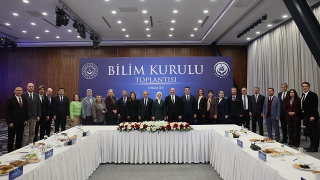 Bilim Kurulu toplantısı Rektör Hacımüftüoğlu'nun katılımıyla gerçekleştirildi; Bilim temelli sosyal politikalar vurgusu