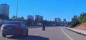 Otoyolda bisikletli tehlikesi: Kazaya ramak kaldı