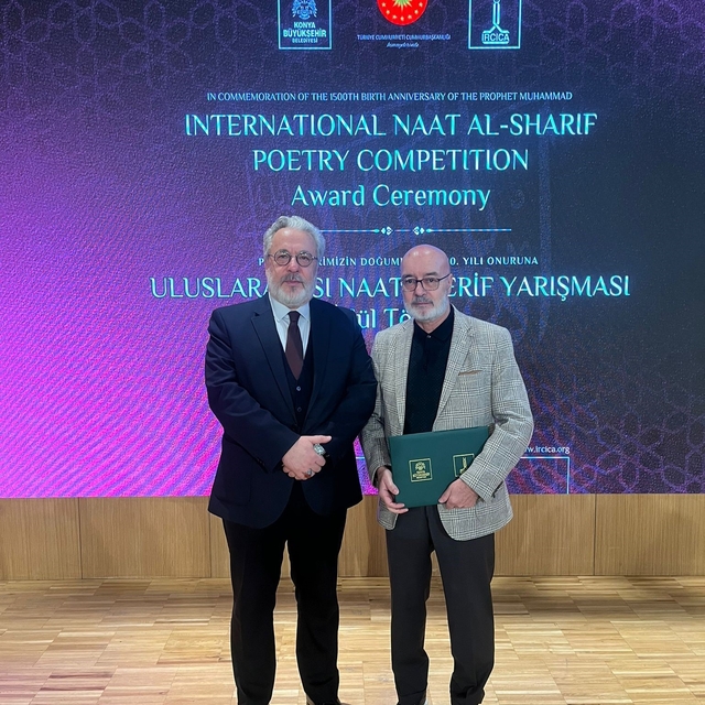 Yaşar Bayar'a anlamlı ödül
'Uluslararası Naat-ı Şerif yarışmasında ödüller...
