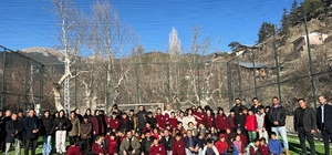 Feke ilçesinde 4 halı saha hizmete alındı 