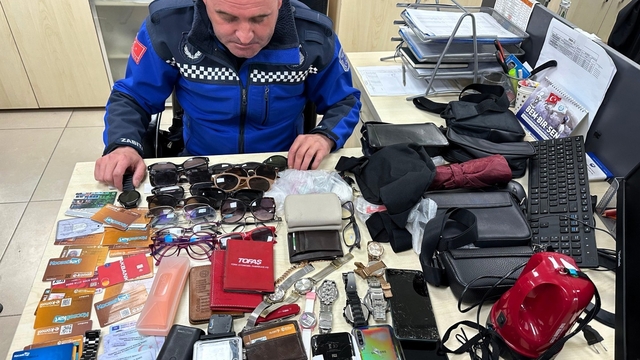 Kocaeli'de kayıp eşyalar "Alo 153" ile sahiplerini bekliyor