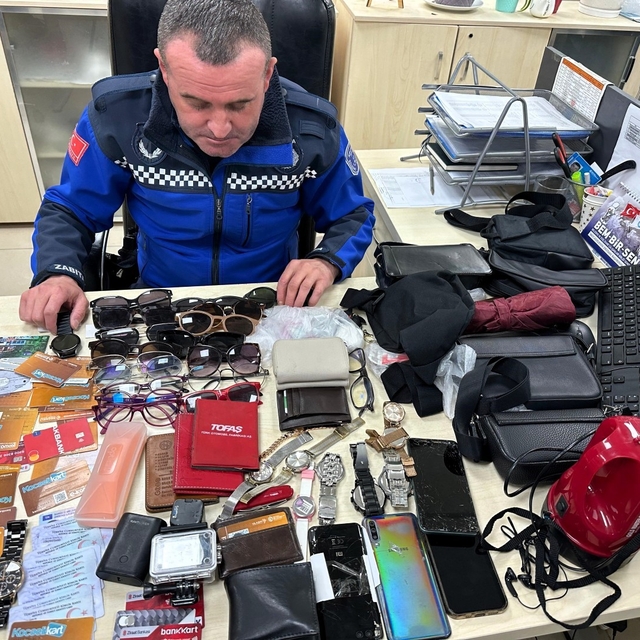 Kocaeli'de kayıp eşyalar "Alo 153" ile sahiplerini bekliyor