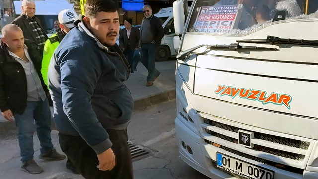 Havalı korna kullandığı anlaşılınca kesilen cezaya öfkelenip, defalarca kornaya basarak uzaklaştı